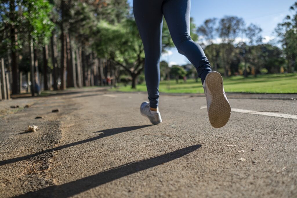 5 Alongamentos Essenciais para Prevenir a Tendinite Patelar em Corredores